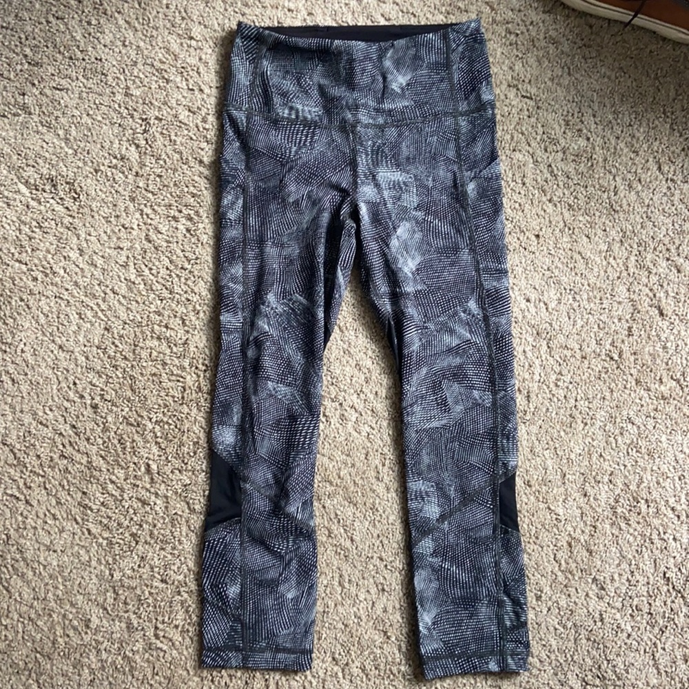 Lululemon grey and black leggings!
